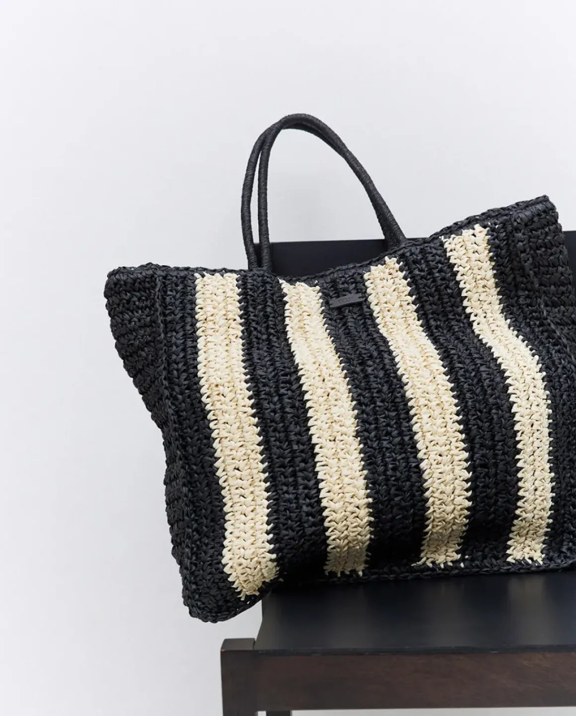 Bolso shopper rayas crudo y negro
