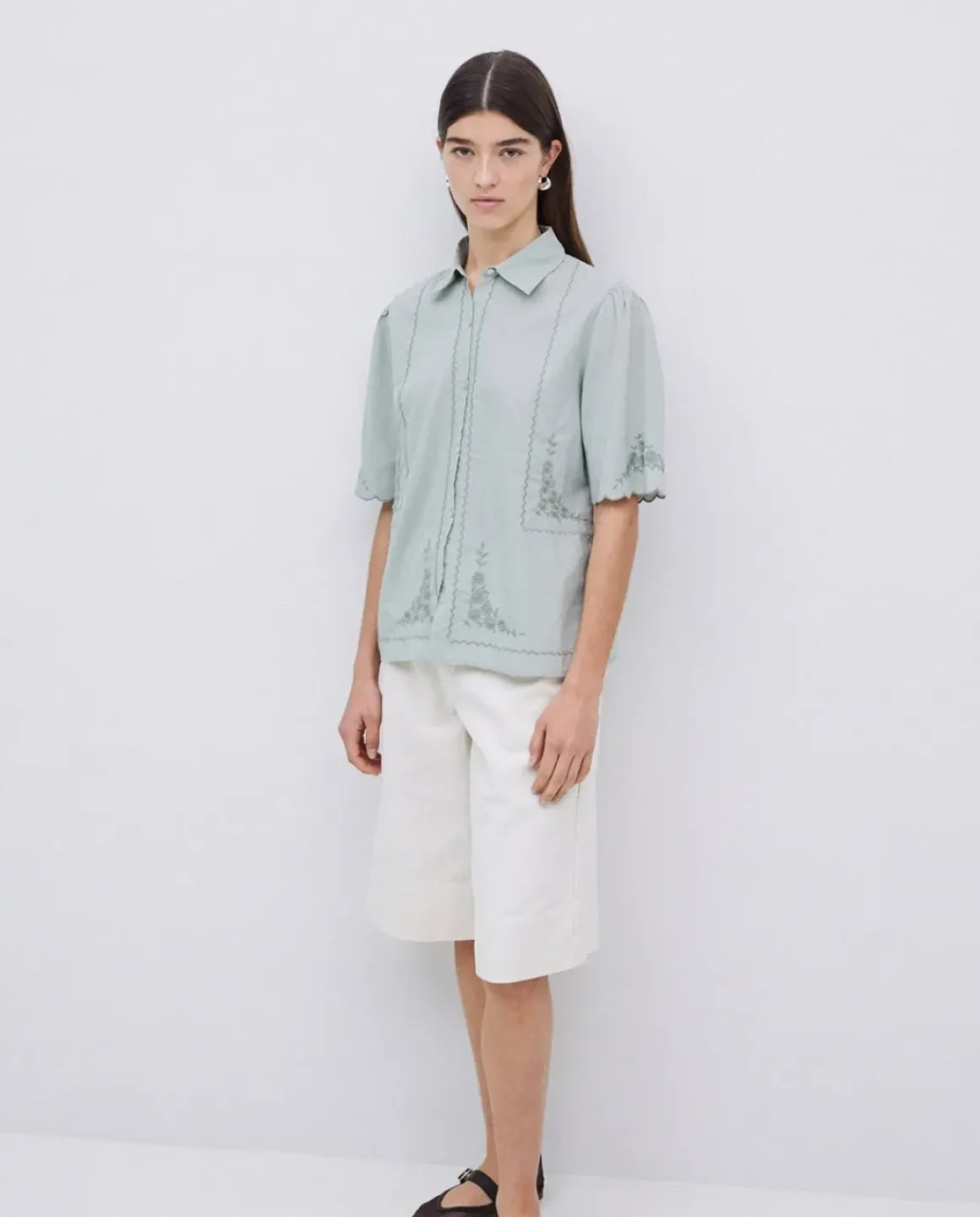 Camisa algodón bordados gris verdoso