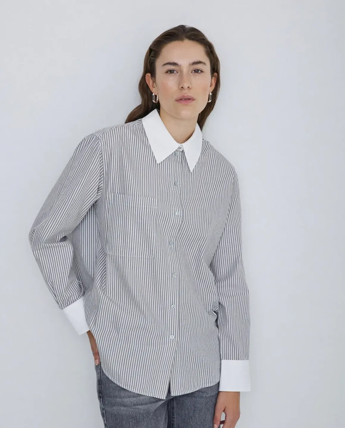 Camisa 100% algodón rayas gris claro