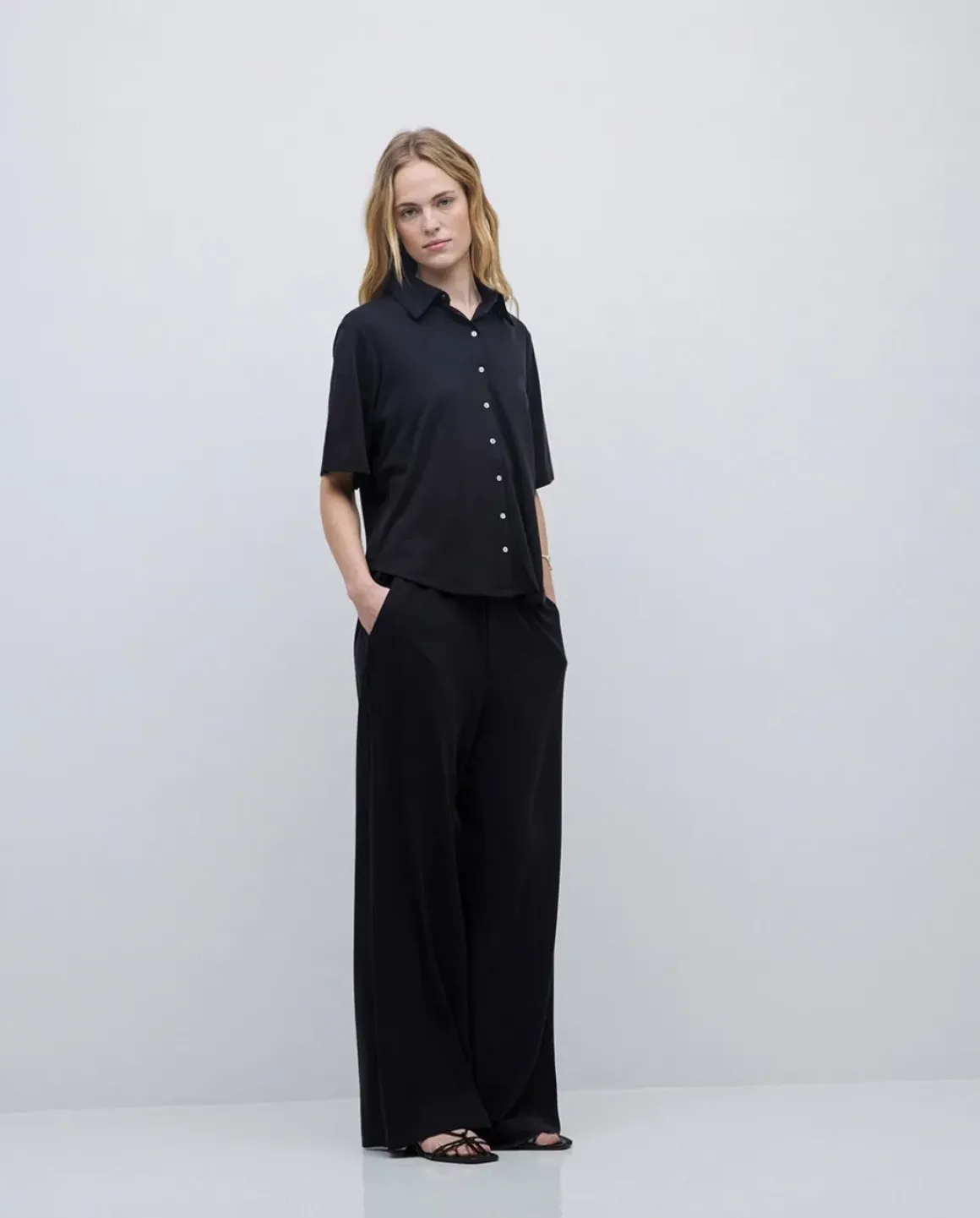 Camisa fluida manga corta negro