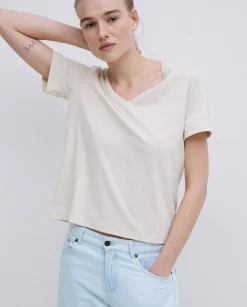 Camiseta algodón orgánico cuello pico beige