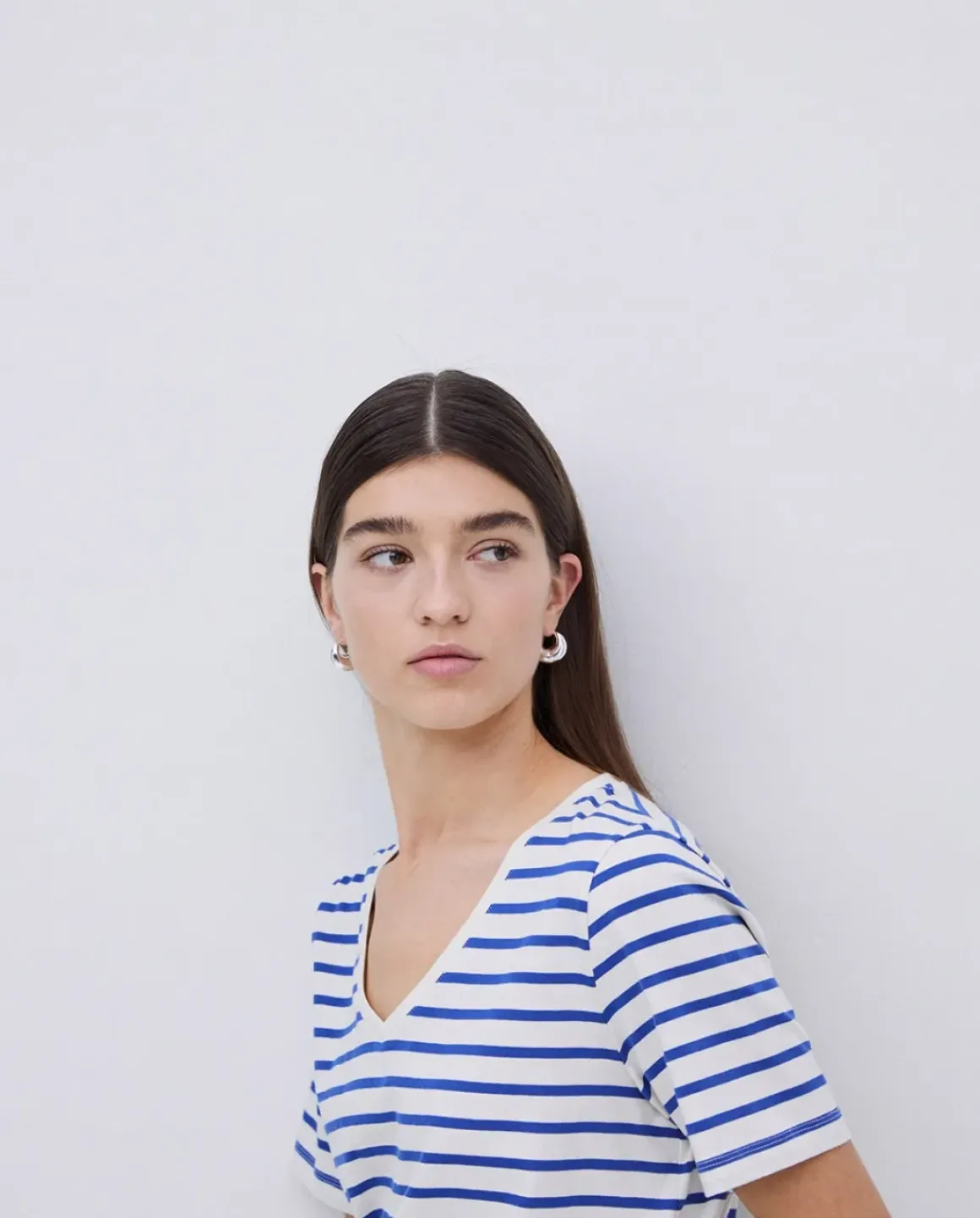 Camiseta rayas cuello pico azul royal
