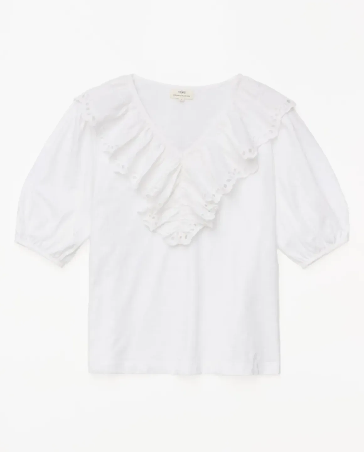 Camiseta volante con bordado blanco