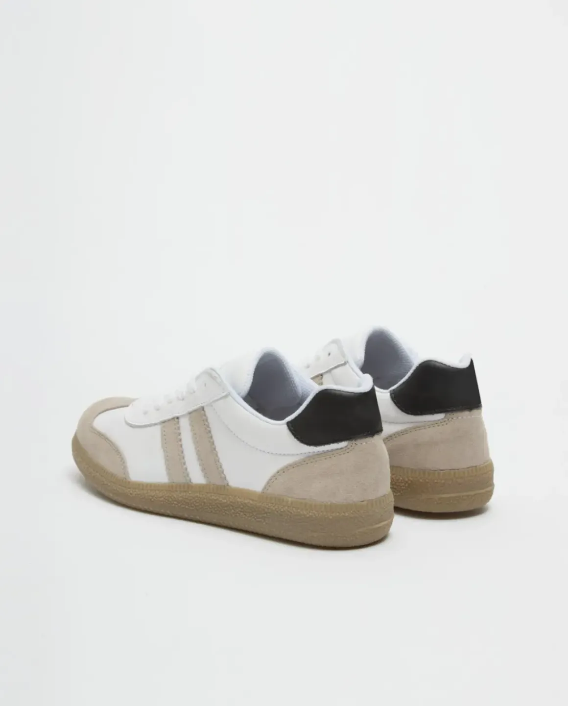 Deportivas de piel blanco