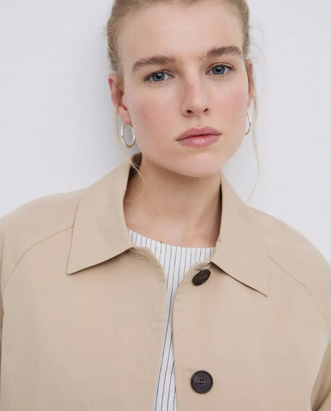 Gabardina cuello camisero beige