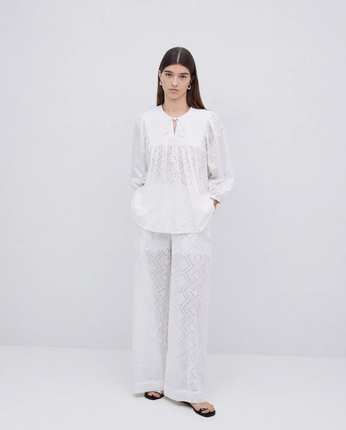 Pantalones wide leg bordado blanco