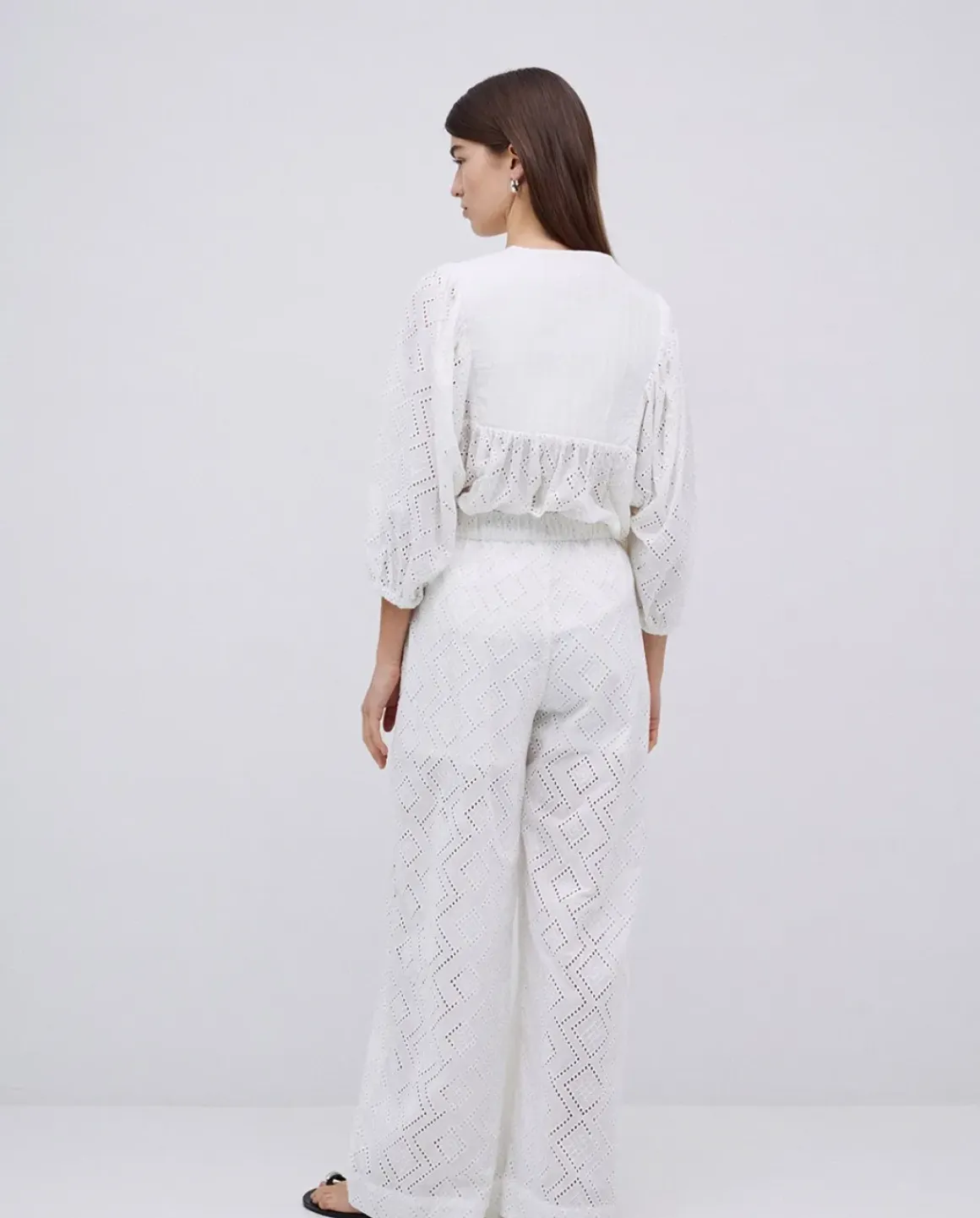 Pantalones wide leg bordado blanco