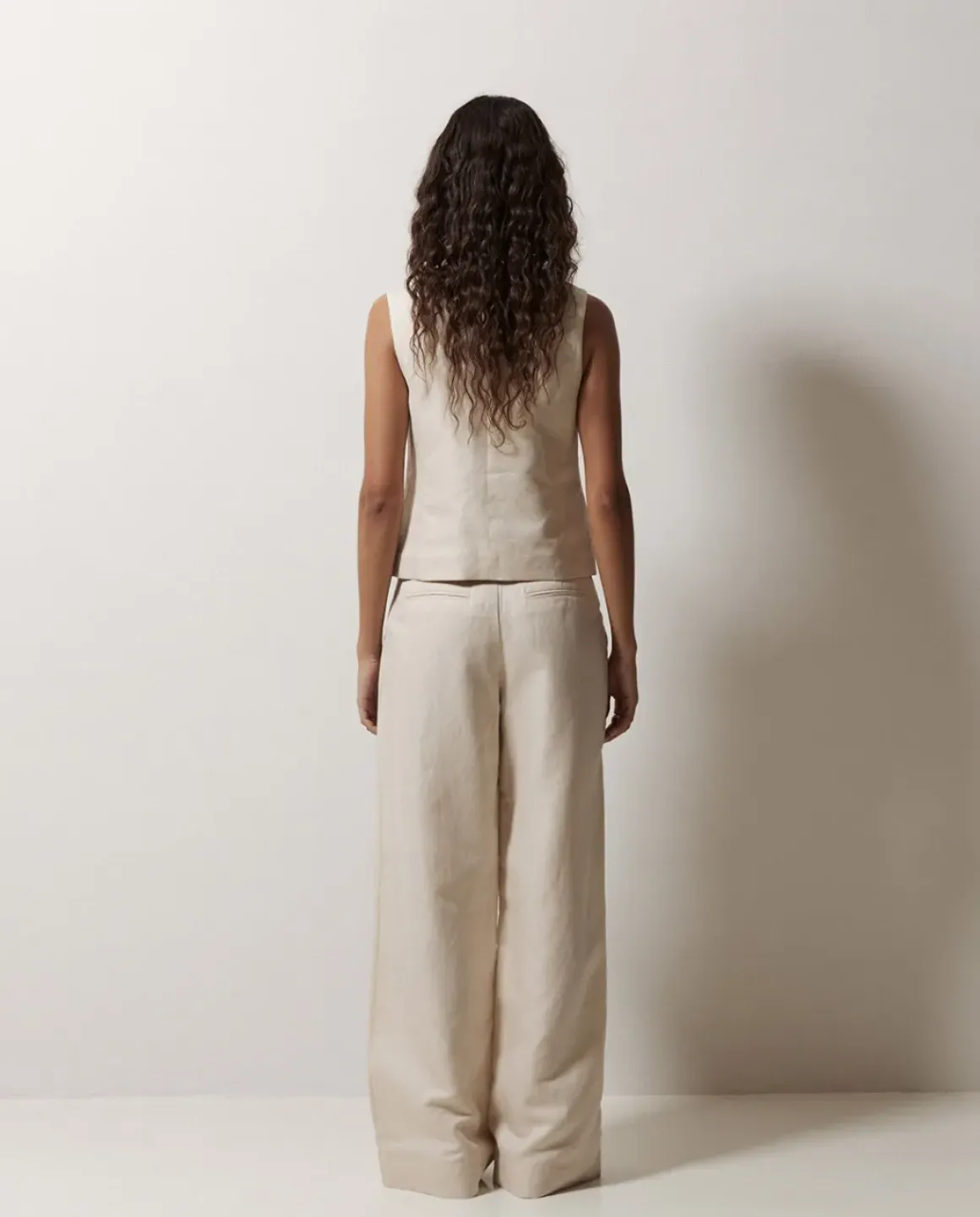 Pantalones wide leg pinzas crudo