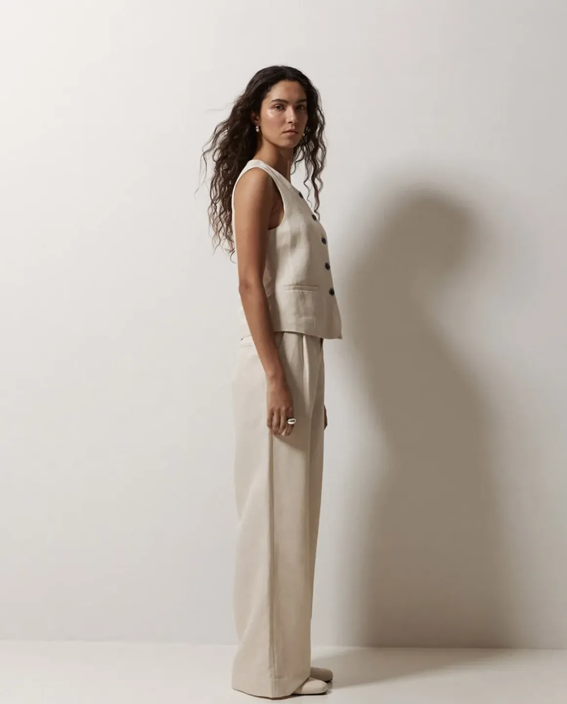 Pantalones wide leg pinzas crudo