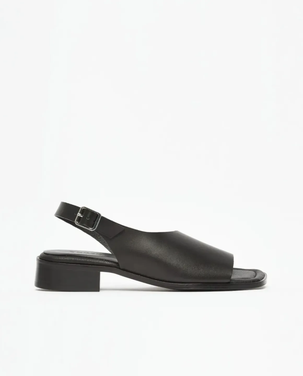 Sandalias cuero tacón negro