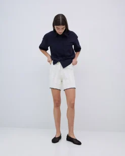 Short punto contraste blanco roto