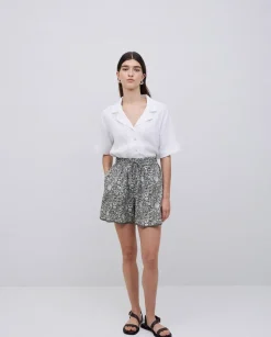 Shorts fluidos floral caqui