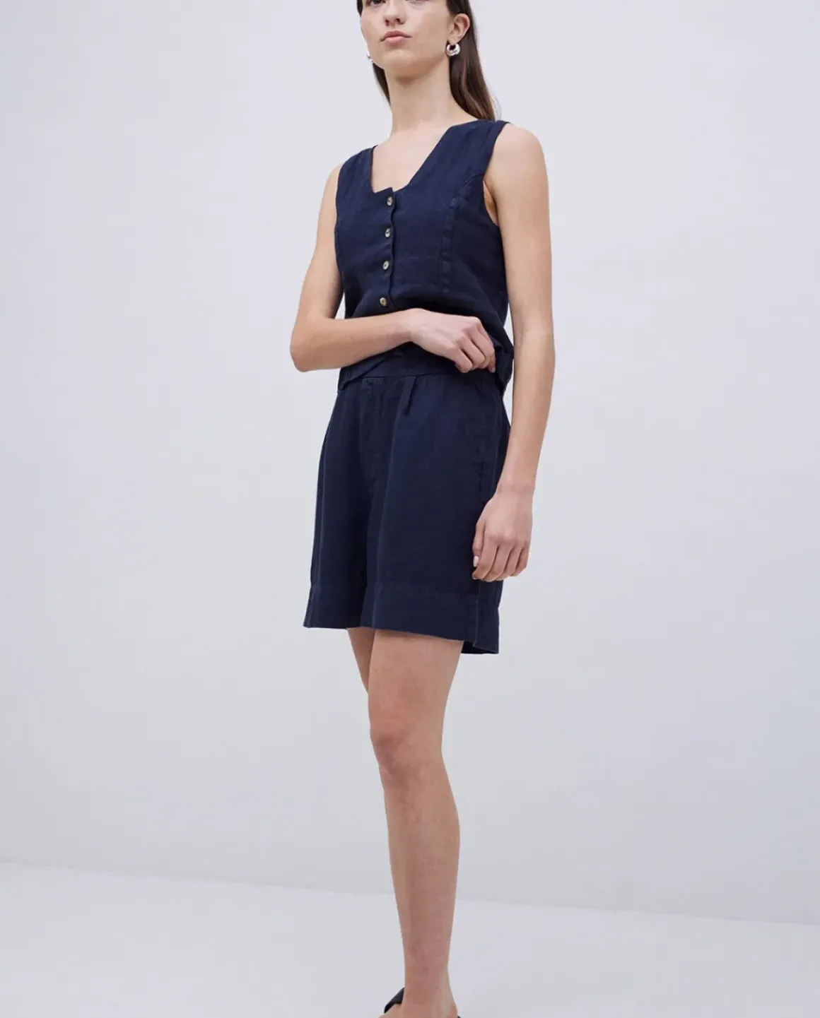 Shorts 100% lino azul oscuro