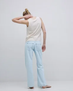 Top básico escote redondo beige