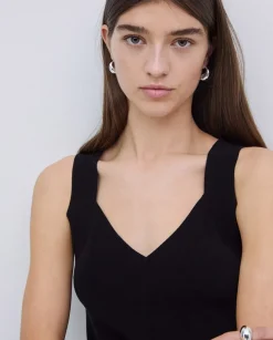 Top escote pico tirantes anchos negro