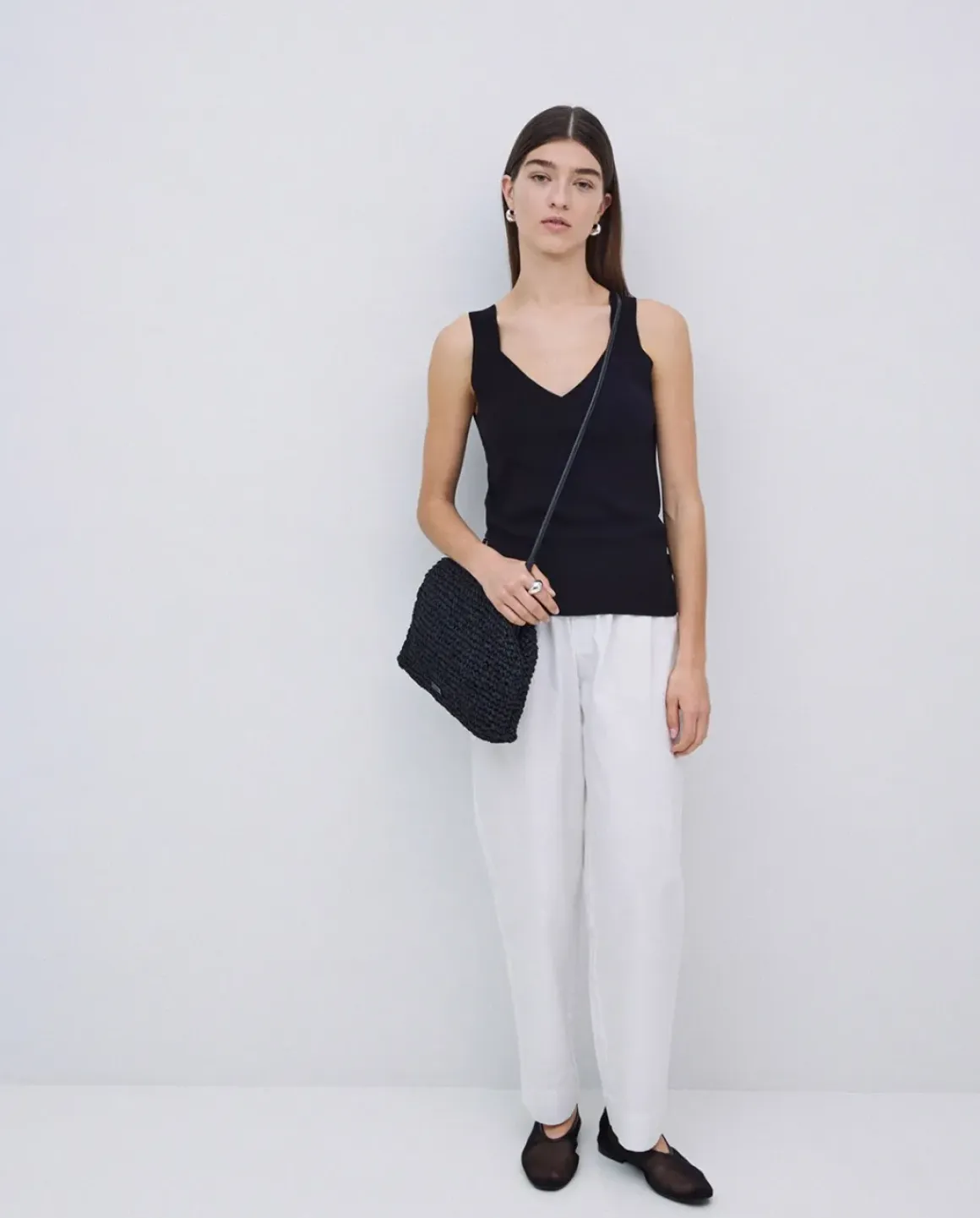 Top escote pico tirantes anchos negro