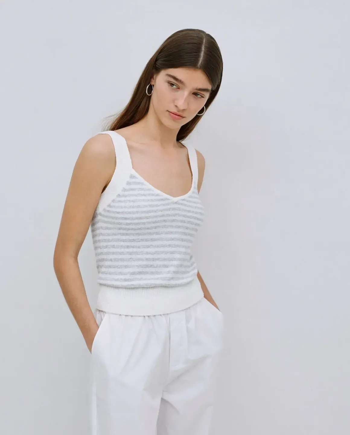 Top tirantes escote pico rayas gris