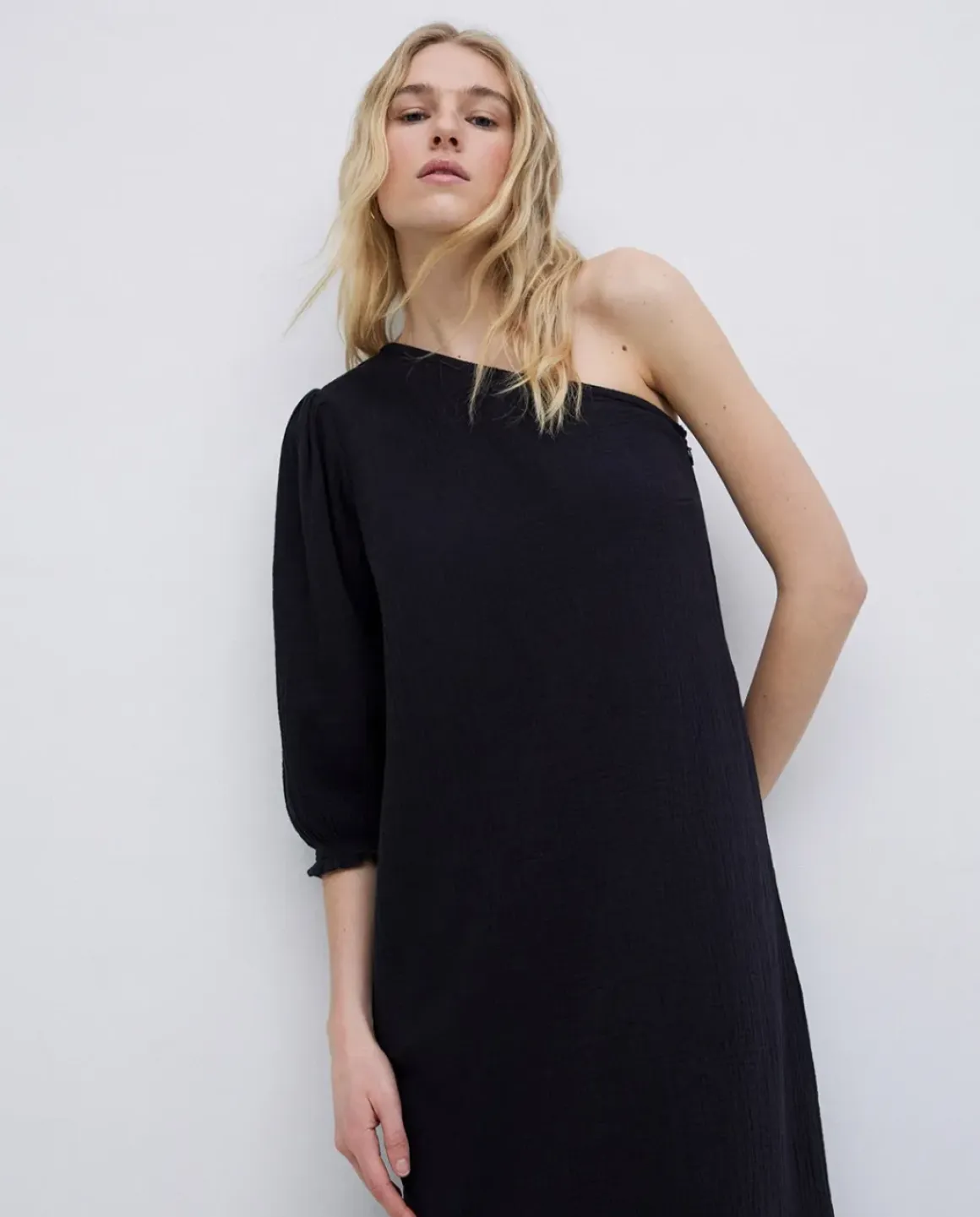 Vestido asimétrico doble gasa negro