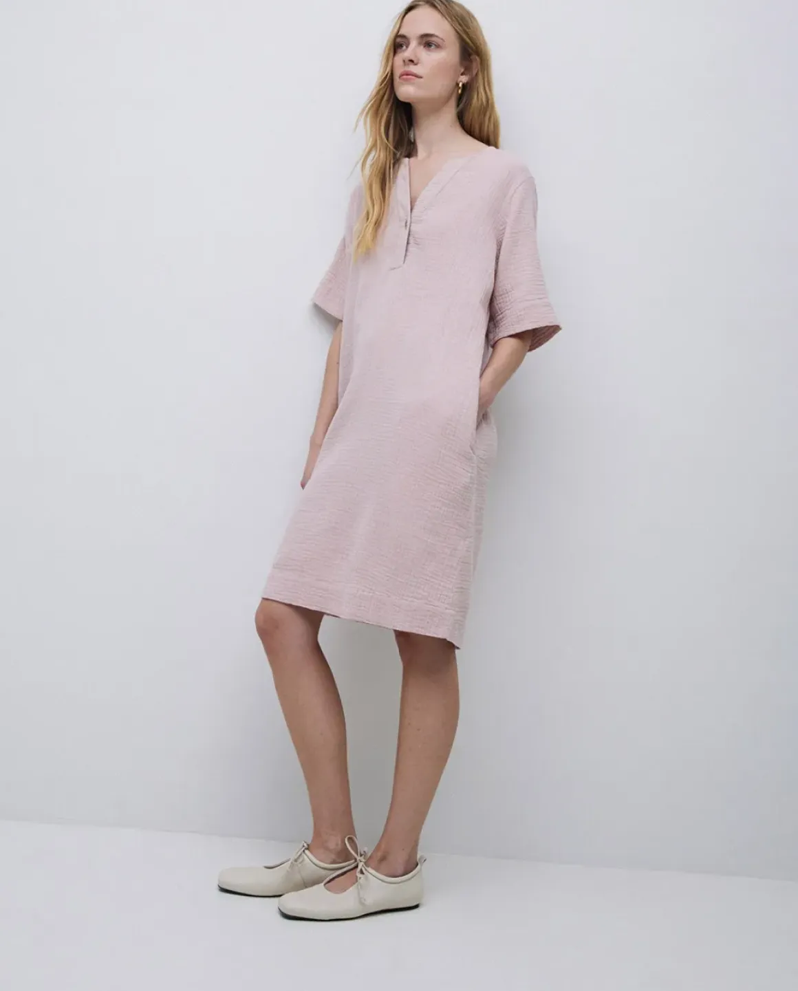 Vestido corto doble gasa rosa pálido