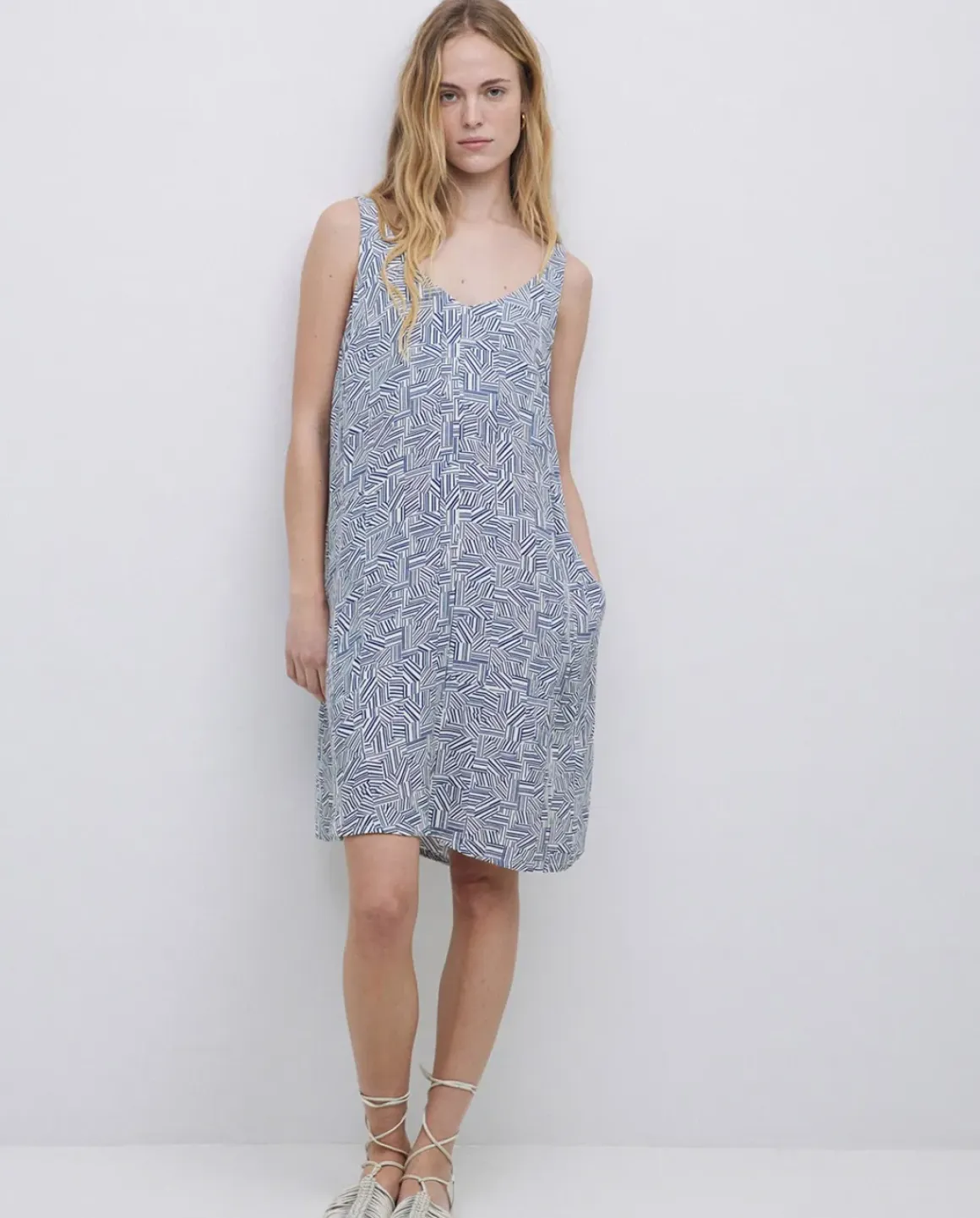 Vestido corto escote pico azul