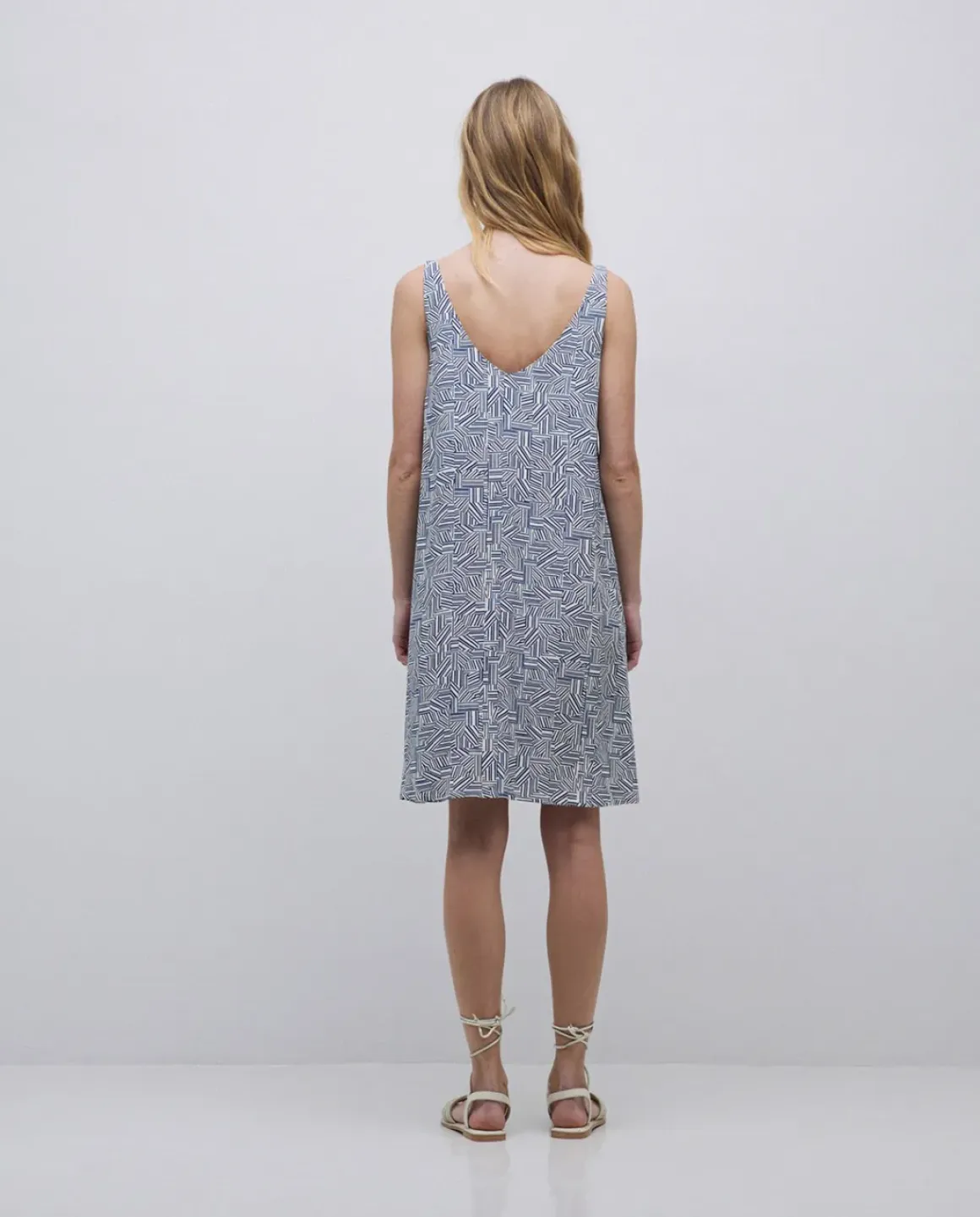 Vestido corto escote pico azul