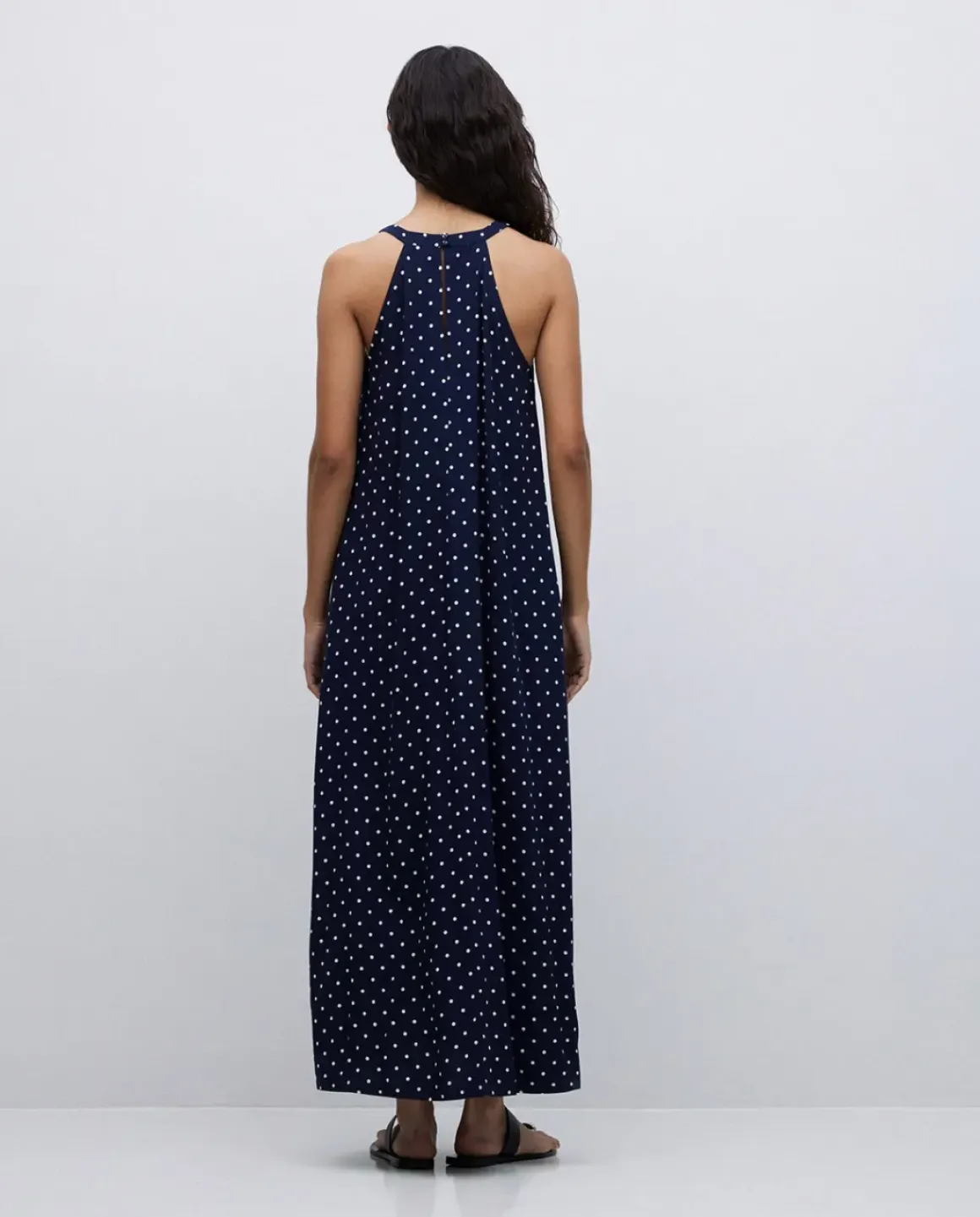 Vestido largo cuello halter lunares azul oscuro