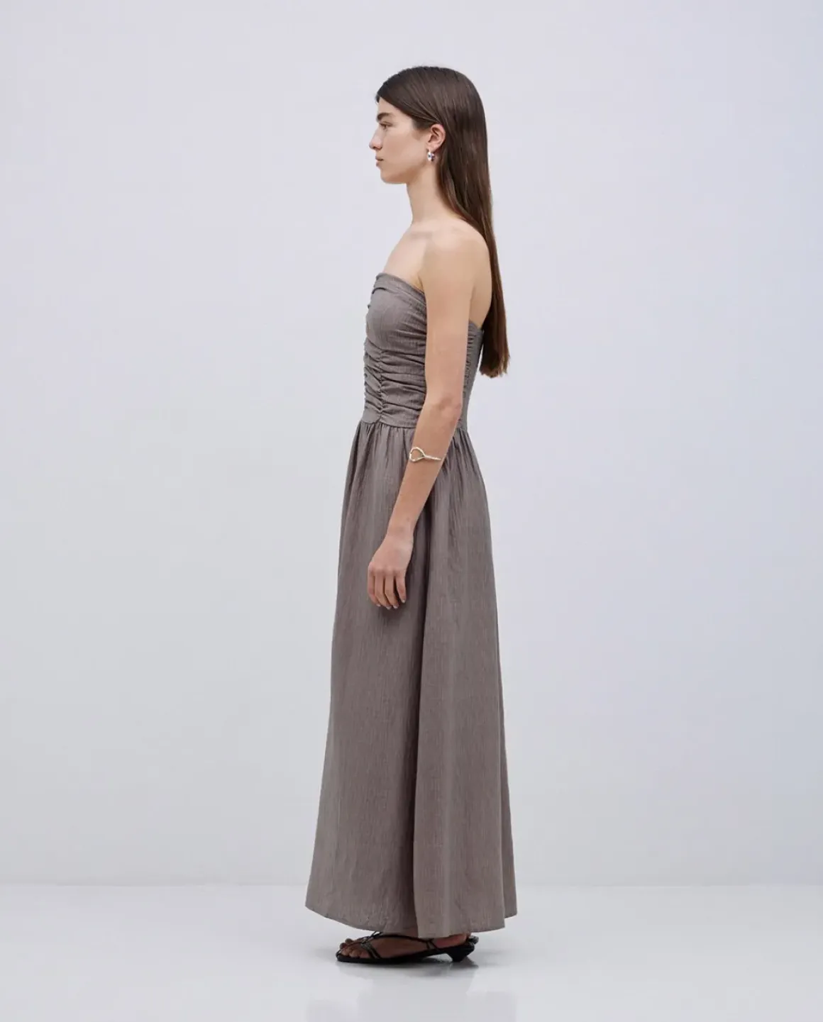 Vestido largo drapeado caqui