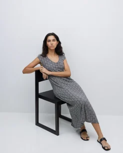 Vestido midi geométrico negro