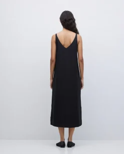 Vestido tencel pico negro